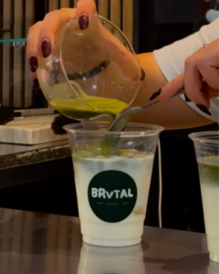 matcha en vaso plástico - brvtal